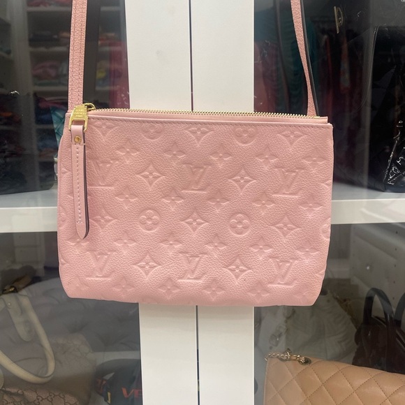 Authentic monogram Louis Vuitton crossbody - Picture 4 of 8